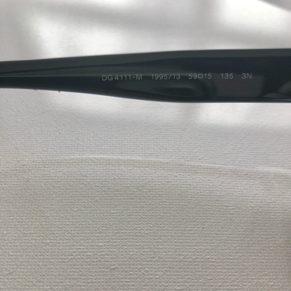 Sunglasses w/case - Picture 4 of 5
